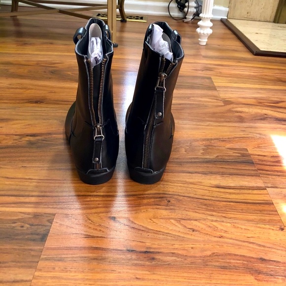 Comfort view New Black Leather 8WW Booties - Picture 2 of 5